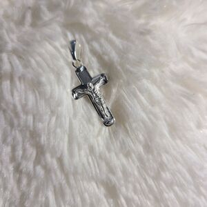 Small Cross pendant in Sterling Silver 925